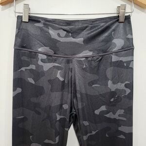 Nike One Women's Mid-Rise Camo Leggings size M